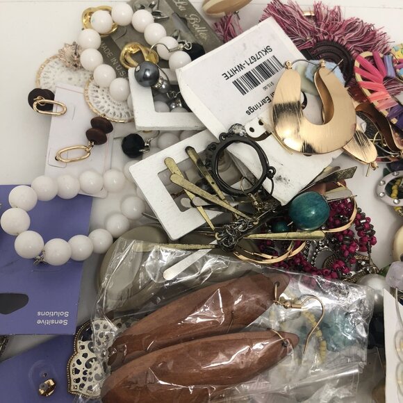 Earrings Lot Pairs Colorful Vintage To Now Craft Wear - Picture 11 of 13